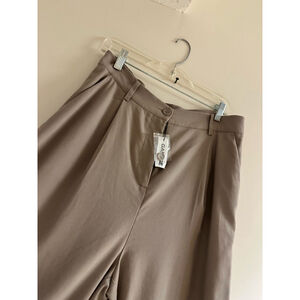 Garage BN dress pants in khaki size L
